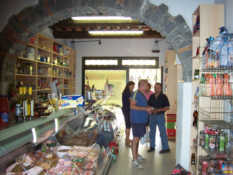  Image name: AlimentariMirka07.jpg 
 width: 801 pixel 
 height: 602 pixel 
 Size: 452624 bytes 
 Click to enlarge 